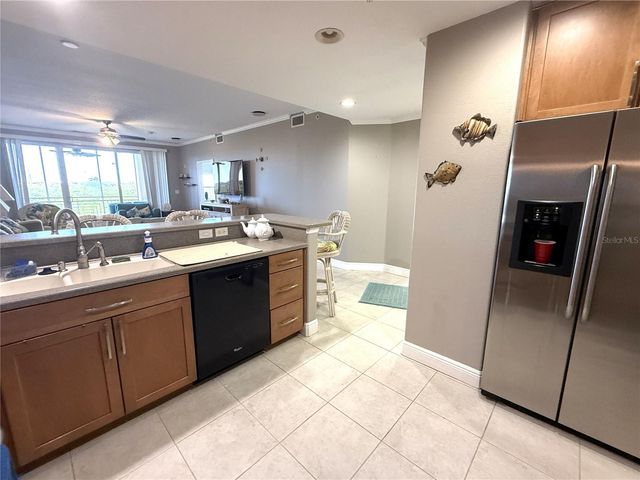 7296 MARATHON DRIVE 402, Seminole, FL 33777