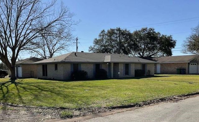 1501 Azalea Street, Sweeny, TX 77480