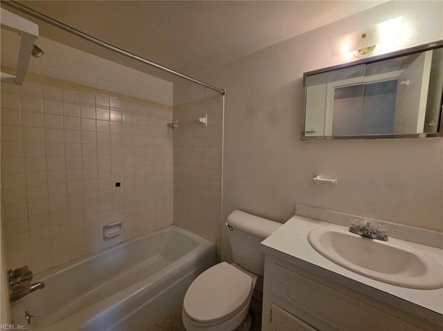 941 Holladay ST, Portsmouth, VA 23704