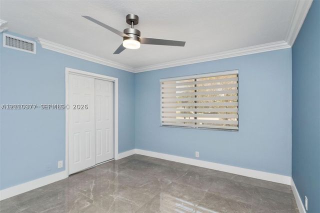 390 Racquet Club Rd 202, Weston, FL 33326