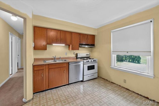 805 Brookridge Drive, St Louis, MO 63119