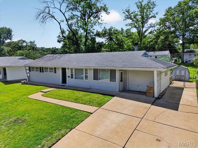 805 Brookridge Drive, St Louis, MO 63119