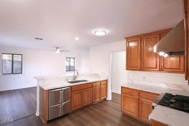 2727 Altura Avenue, La Crescenta, CA 91214