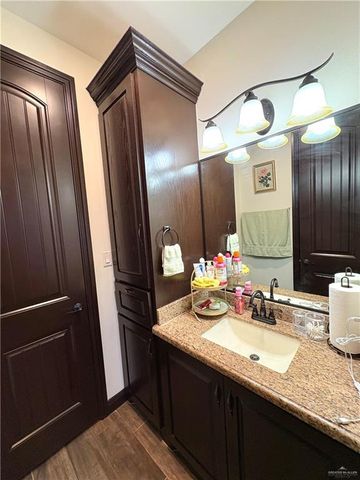 1843 N US Highway 83, Roma, TX 78584