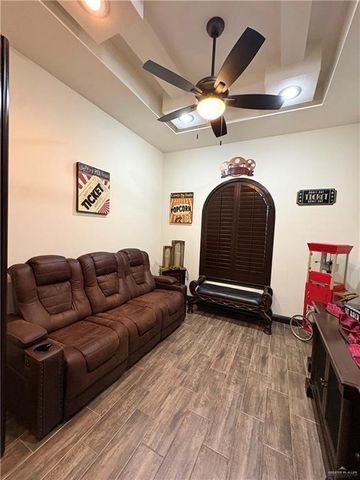 1843 N US Highway 83, Roma, TX 78584