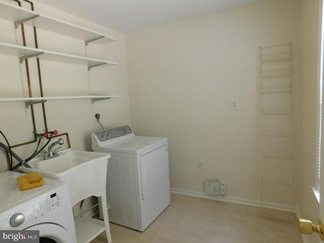 1725 GLASTONBERRY RD, Rockville, MD 20854