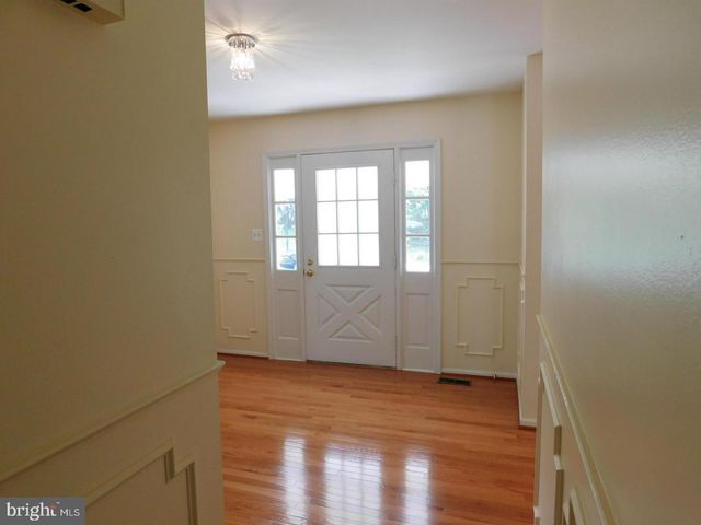 1725 GLASTONBERRY RD, Rockville, MD 20854