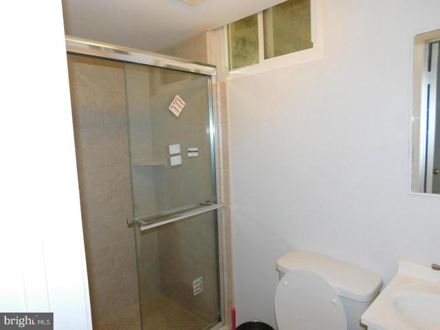 1725 GLASTONBERRY RD, Rockville, MD 20854