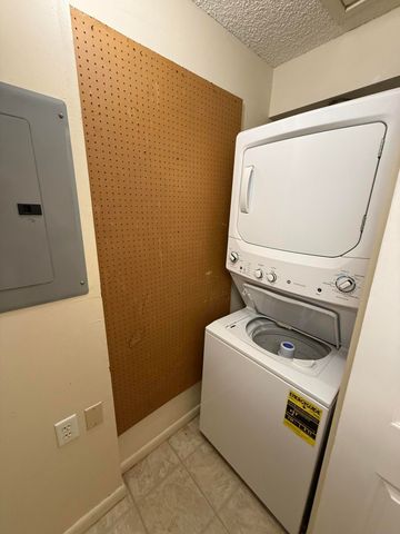 8228 SE Croft Circle J-8, Hobe Sound, FL 33455