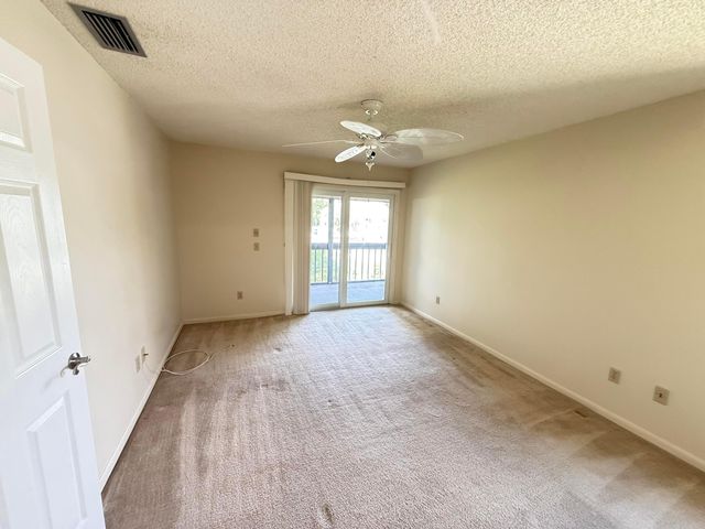 8228 SE Croft Circle J-8, Hobe Sound, FL 33455