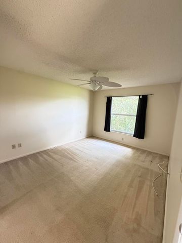 8228 SE Croft Circle J-8, Hobe Sound, FL 33455
