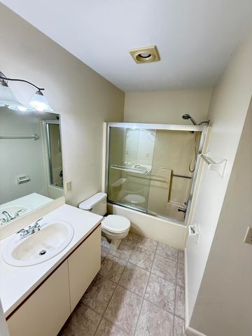 8228 SE Croft Circle J-8, Hobe Sound, FL 33455