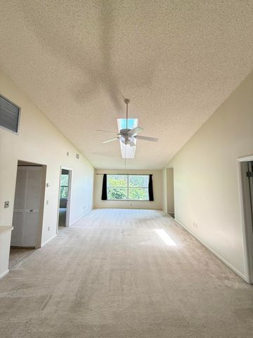 8228 SE Croft Circle J-8, Hobe Sound, FL 33455