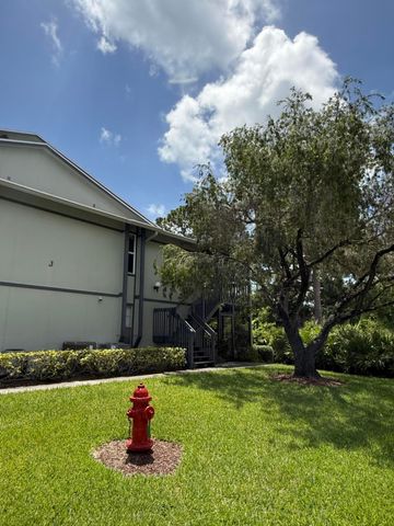 8228 SE Croft Circle J-8, Hobe Sound, FL 33455
