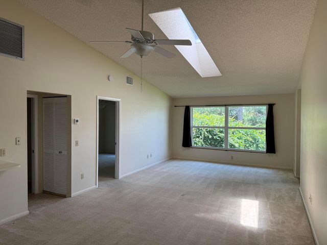 8228 SE Croft Circle J-8, Hobe Sound, FL 33455