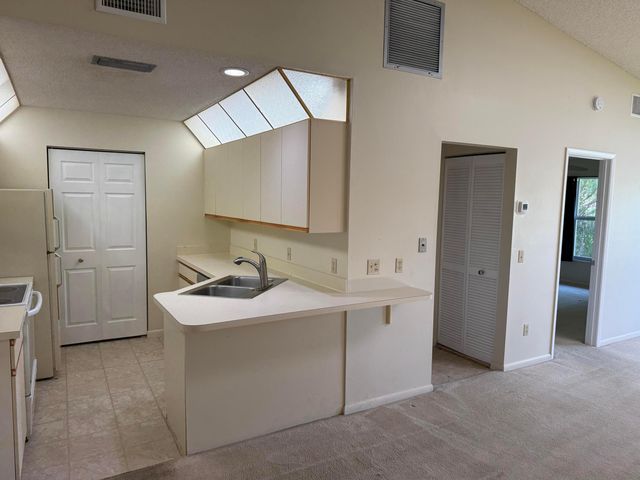 8228 SE Croft Circle J-8, Hobe Sound, FL 33455