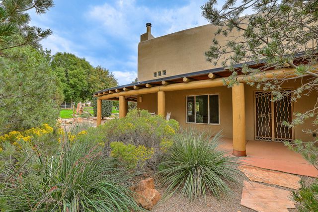 10421 OAKLAND Avenue NE, Albuquerque, NM 87122