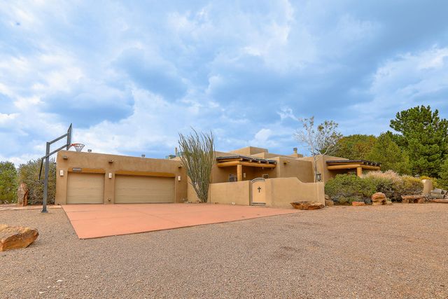 10421 OAKLAND Avenue NE, Albuquerque, NM 87122