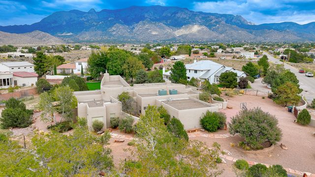 10421 OAKLAND Avenue NE, Albuquerque, NM 87122