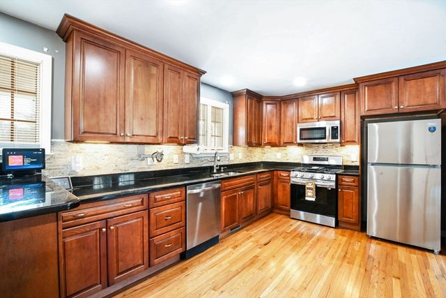 46 Lilac Ave, Somerset, MA 02726