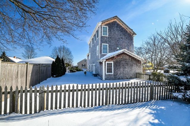 46 Lilac Ave, Somerset, MA 02726