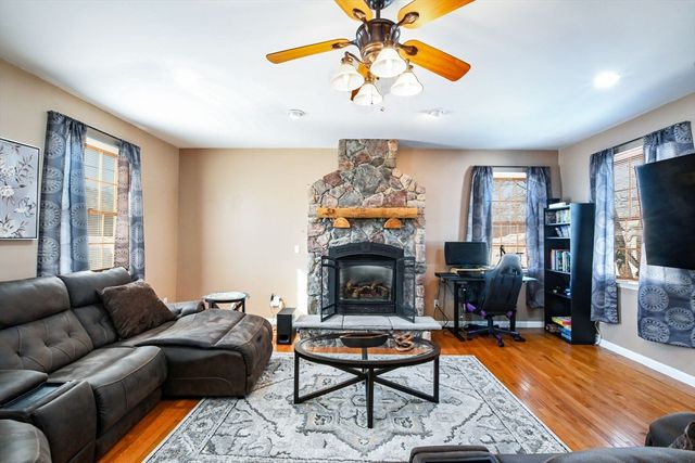 46 Lilac Ave, Somerset, MA 02726