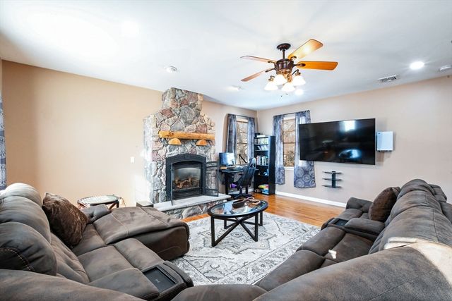 46 Lilac Ave, Somerset, MA 02726