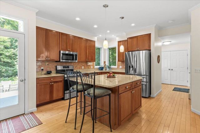 56 Barrett Lane, Williston, VT 05495