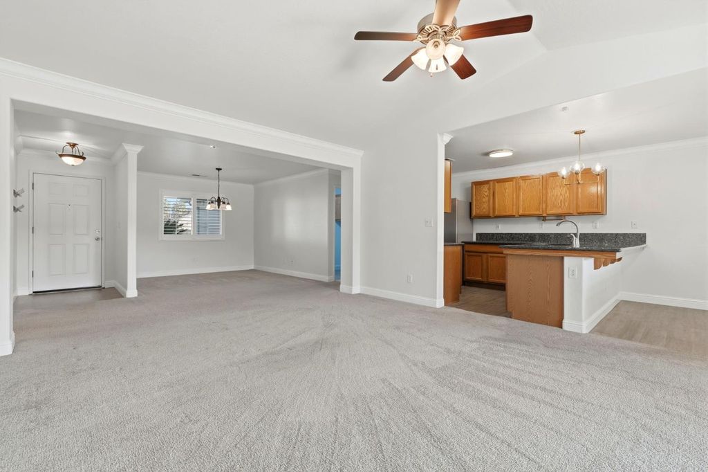 Image 10 of property listing at 2058 N Chateau Way, Hanford, CA 93230