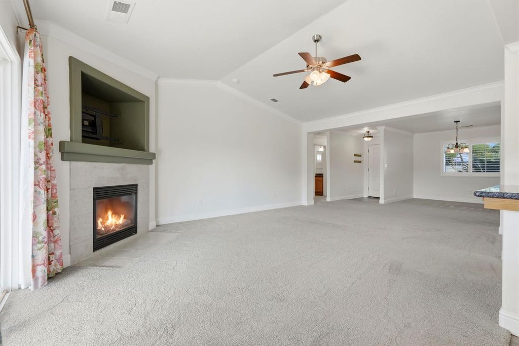 Image 11 of property listing at 2058 N Chateau Way, Hanford, CA 93230