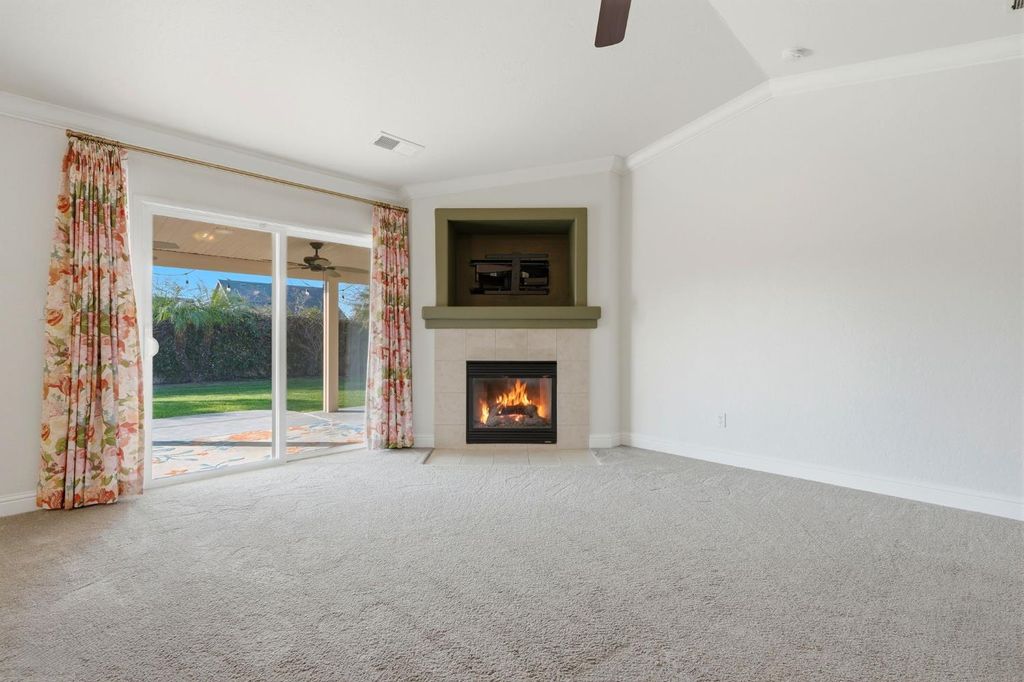 Image 12 of property listing at 2058 N Chateau Way, Hanford, CA 93230