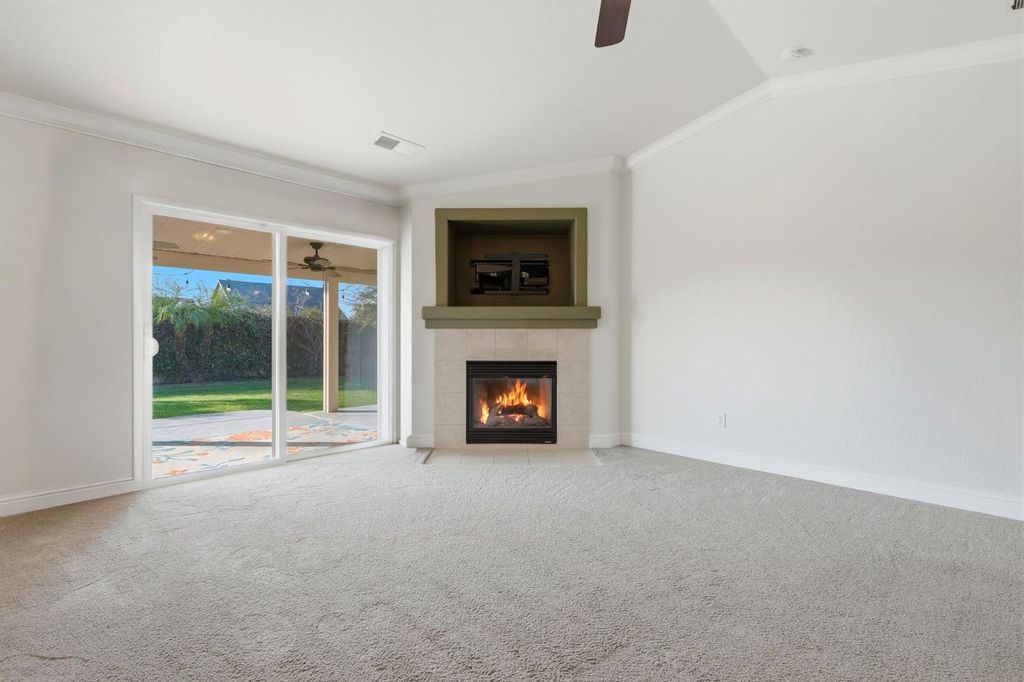 Image 13 of property listing at 2058 N Chateau Way, Hanford, CA 93230