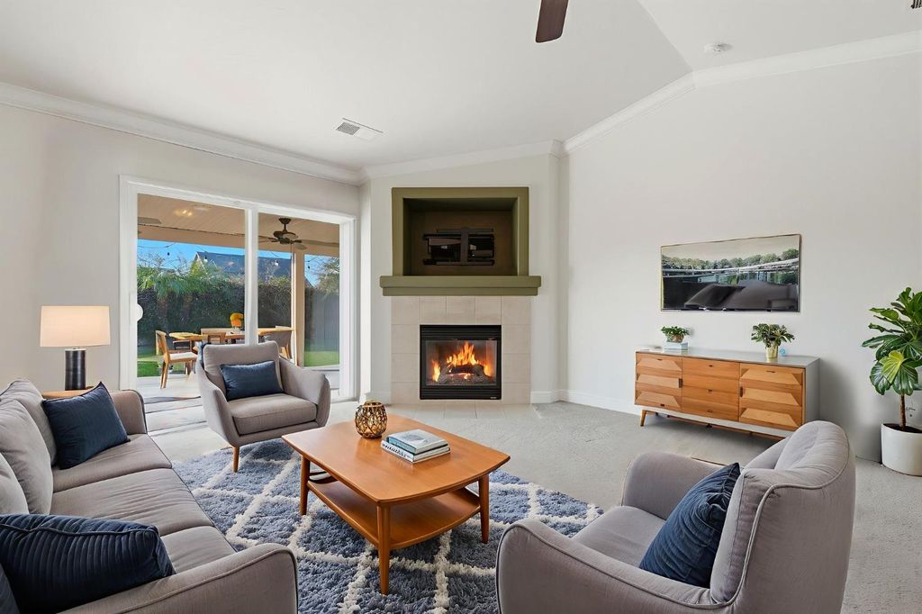 Image 14 of property listing at 2058 N Chateau Way, Hanford, CA 93230