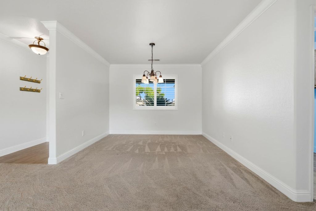 Image 16 of property listing at 2058 N Chateau Way, Hanford, CA 93230