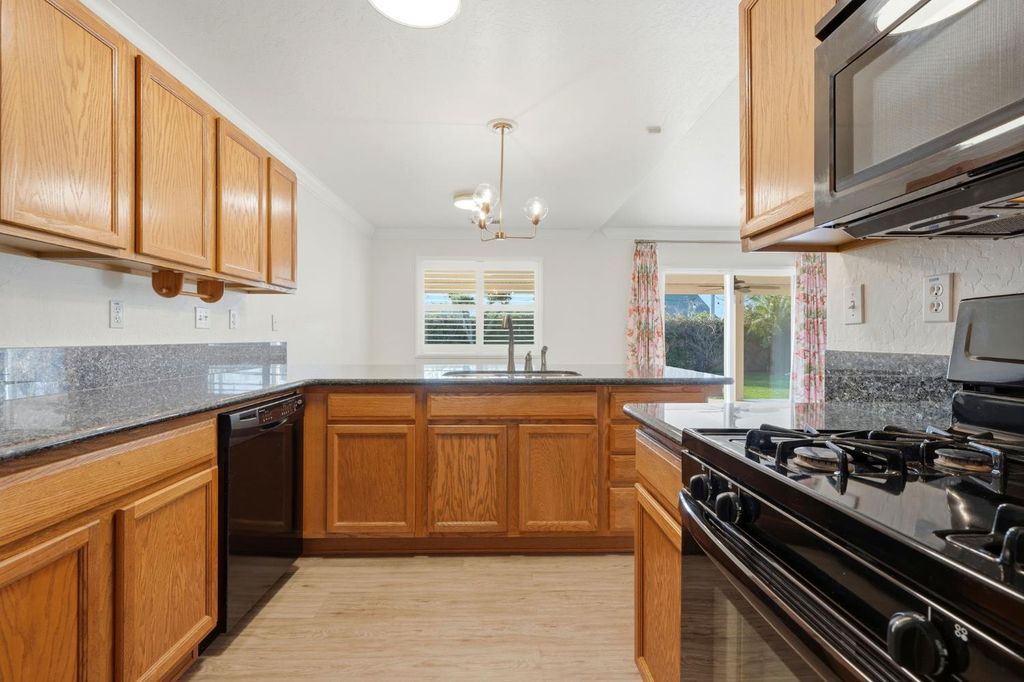 Image 26 of property listing at 2058 N Chateau Way, Hanford, CA 93230