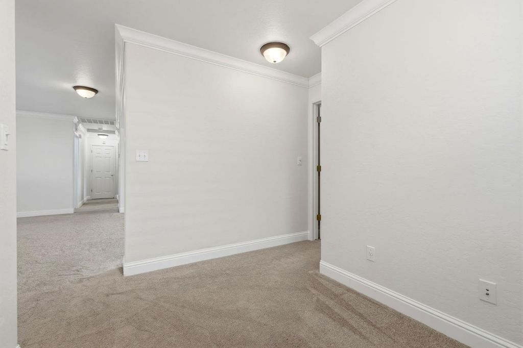 Image 33 of property listing at 2058 N Chateau Way, Hanford, CA 93230