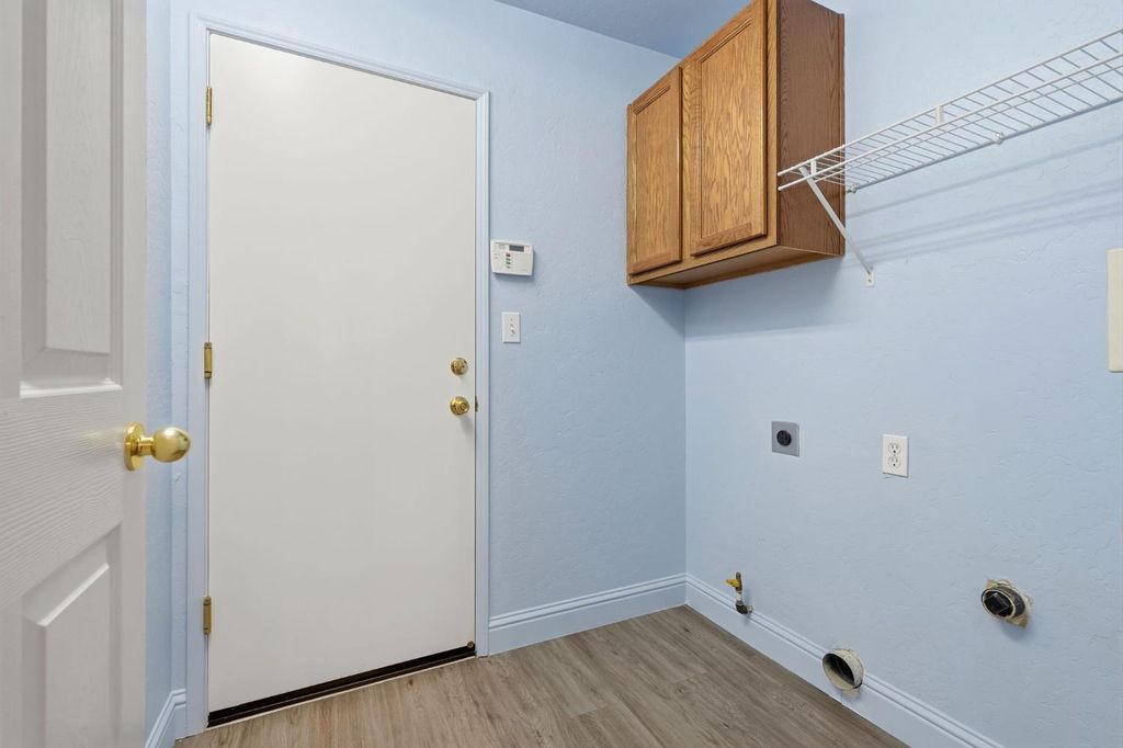 Image 36 of property listing at 2058 N Chateau Way, Hanford, CA 93230