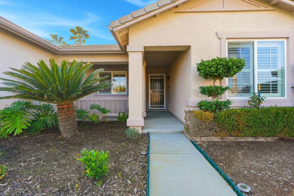 Image 4 of property listing at 2058 N Chateau Way, Hanford, CA 93230