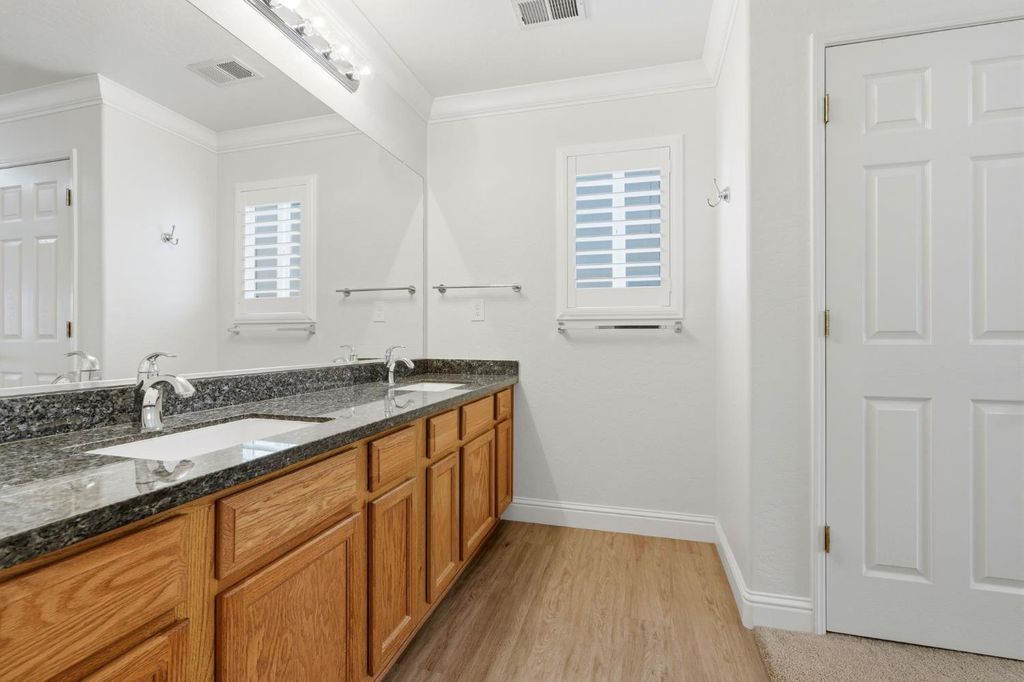 Image 44 of property listing at 2058 N Chateau Way, Hanford, CA 93230