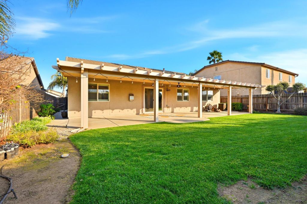 Image 46 of property listing at 2058 N Chateau Way, Hanford, CA 93230