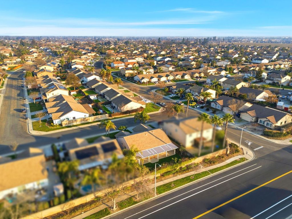 Image 50 of property listing at 2058 N Chateau Way, Hanford, CA 93230