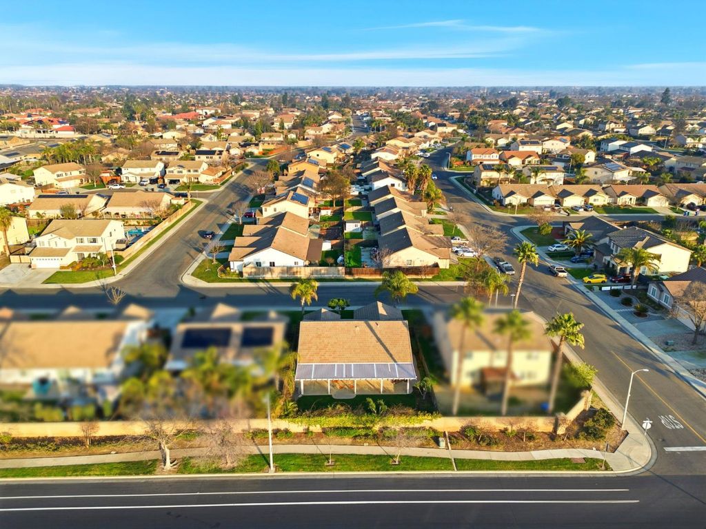 Image 51 of property listing at 2058 N Chateau Way, Hanford, CA 93230