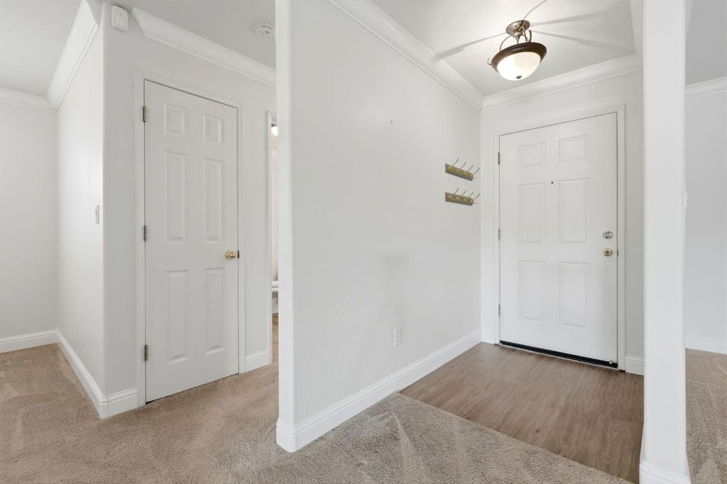 Image 7 of property listing at 2058 N Chateau Way, Hanford, CA 93230