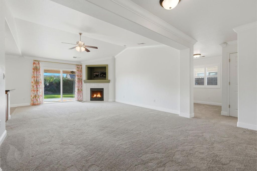 Image 9 of property listing at 2058 N Chateau Way, Hanford, CA 93230