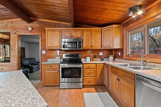 3263 UPHILL DRIVE, Green Bay, WI 54313