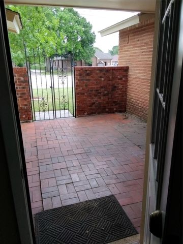 423 Columbia Circle, Irving, TX 75062
