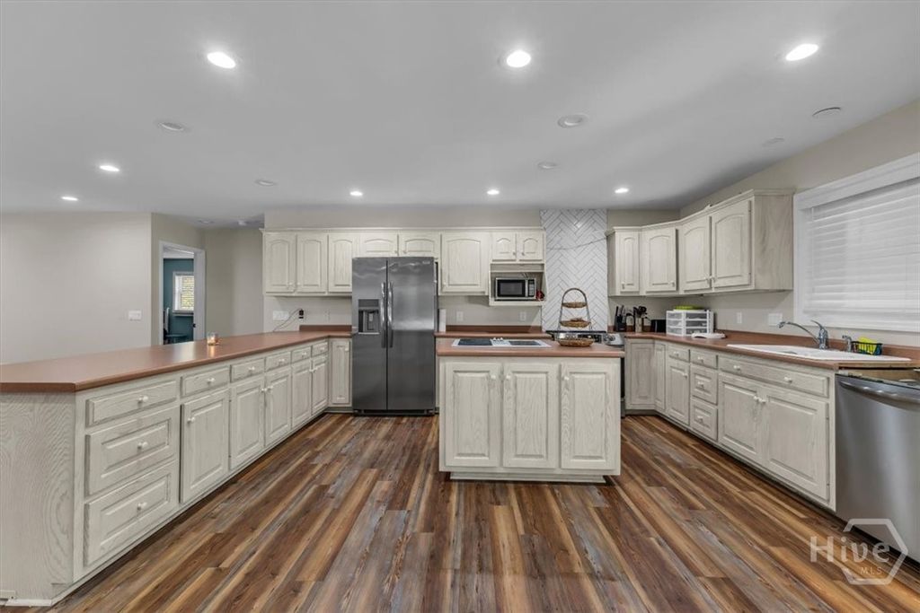 Image 11 of property listing at 300 Rice Hope Road, Port Wentworth, GA 31407