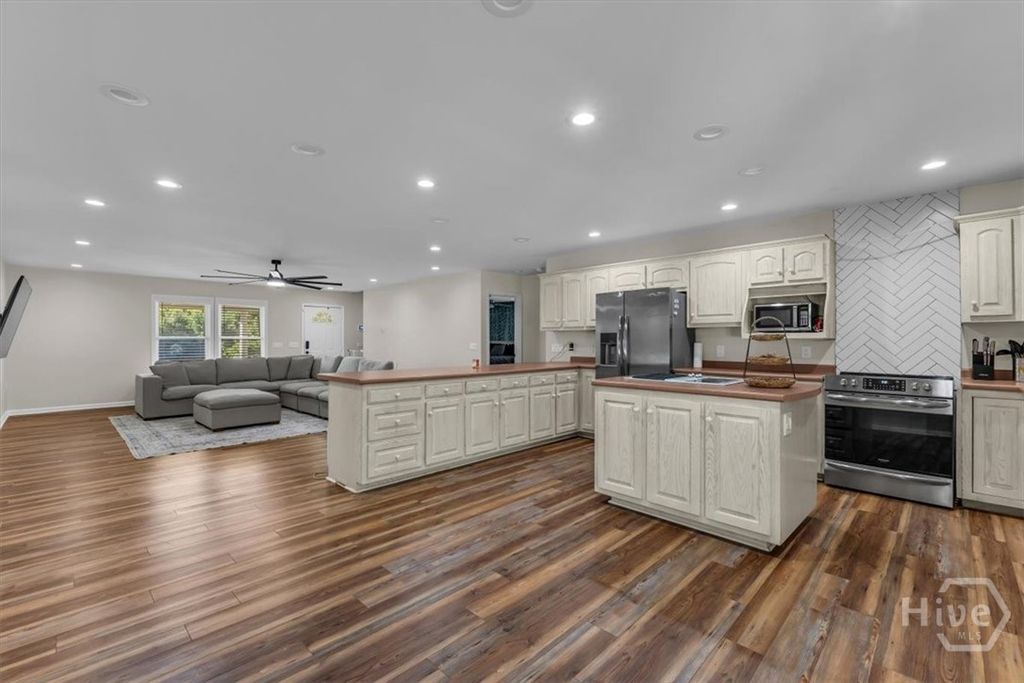 Image 12 of property listing at 300 Rice Hope Road, Port Wentworth, GA 31407