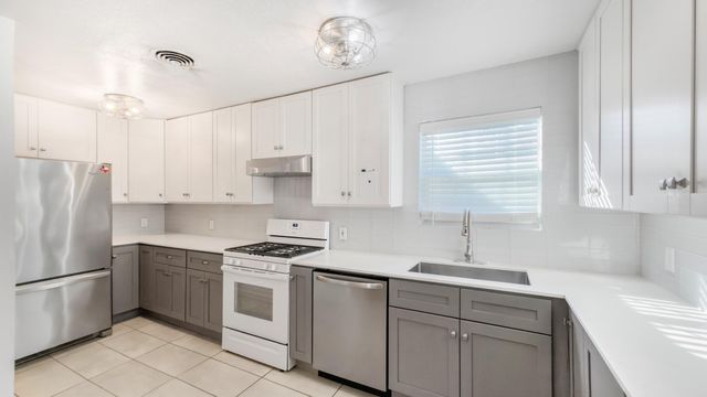 7450 Magnolia Street, Houston, TX 77023