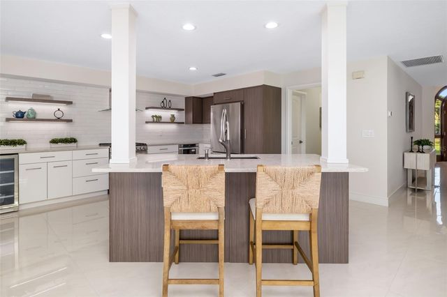 480 CLEVELAND DRIVE, Sarasota, FL 34236